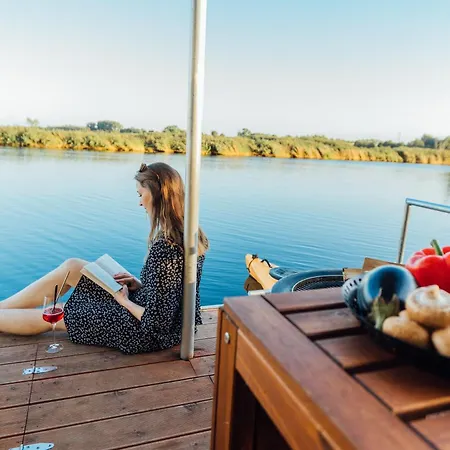 Botel Abenteuer Flusslandschaft - Hausboot Fest Vertaeut In Anklam