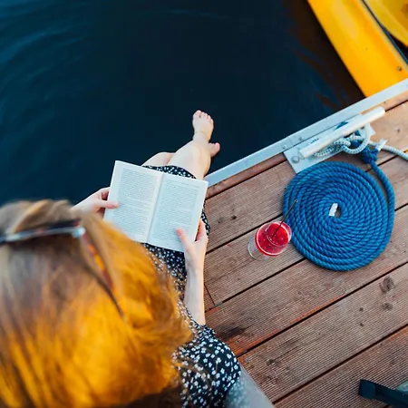 Botel Abenteuer Flusslandschaft - Hausboot Fest Vertaeut In *