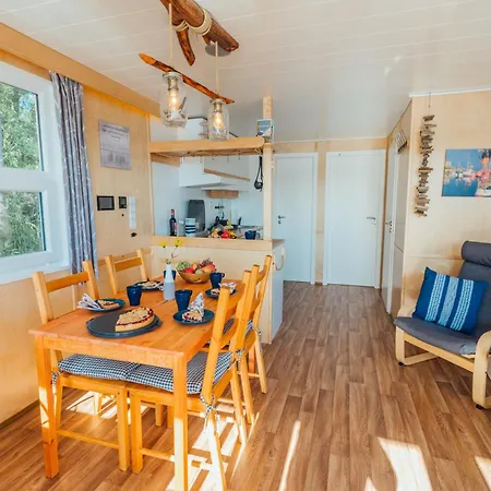 Abenteuer Flusslandschaft - Hausboot Fest Vertäut In Botel *